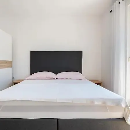 La Domazet Apartment *