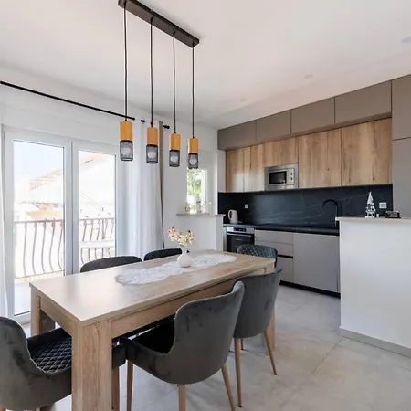 La Domazet * Podstrana